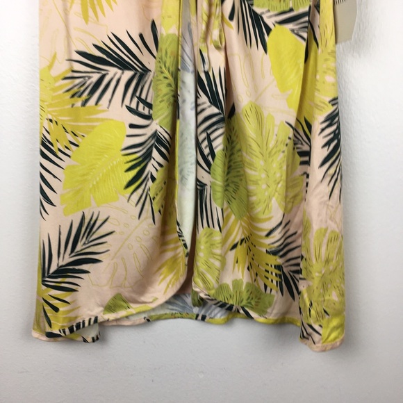 Bohme Floral Shauna Adjustable Short Sleeve Wrap Dress in Apricot - Picture 4 of 11